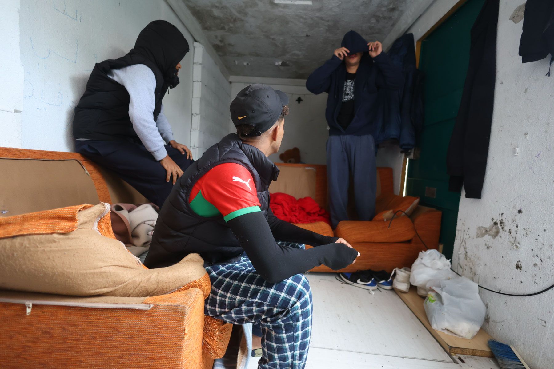 Jóvenes migrantes, malviviendo en la zona Sur de Jerez. - JUAN CARLOS TORO