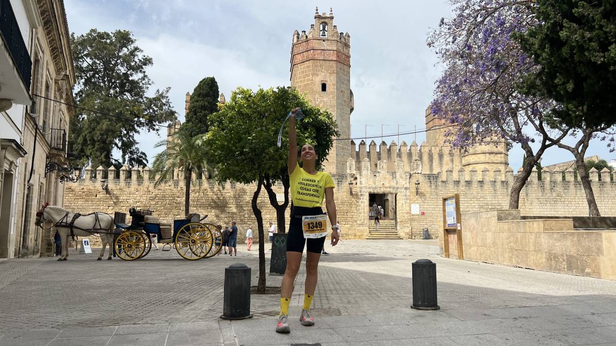 La profesora que corre medias maratones por España para romper los prejuicios sobre los adolescentes