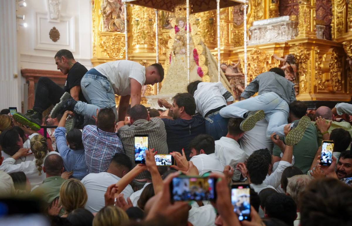 Rocío 2026: todas las imágenes del salto de la reja y de los primeros momentos de la procesión