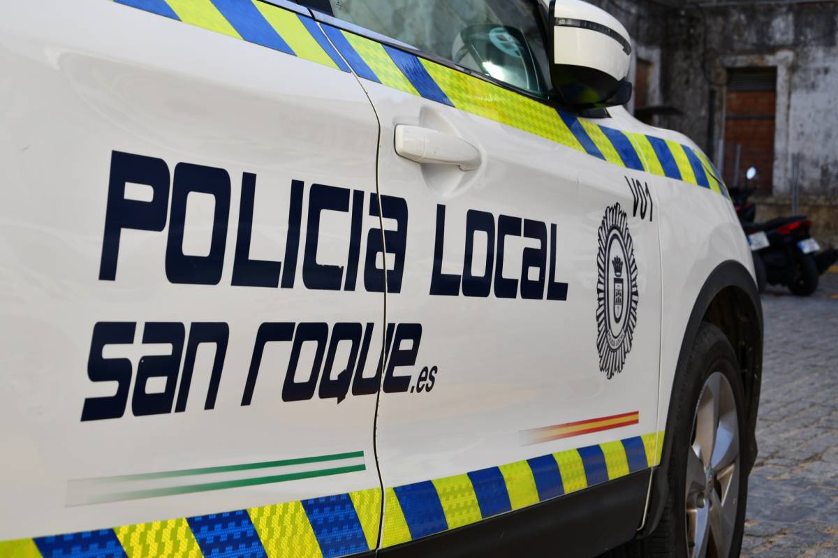 Un conductor drogado embiste a un patrullero de la Policía de San Roque: 'cazado' tras una persecución por carretera