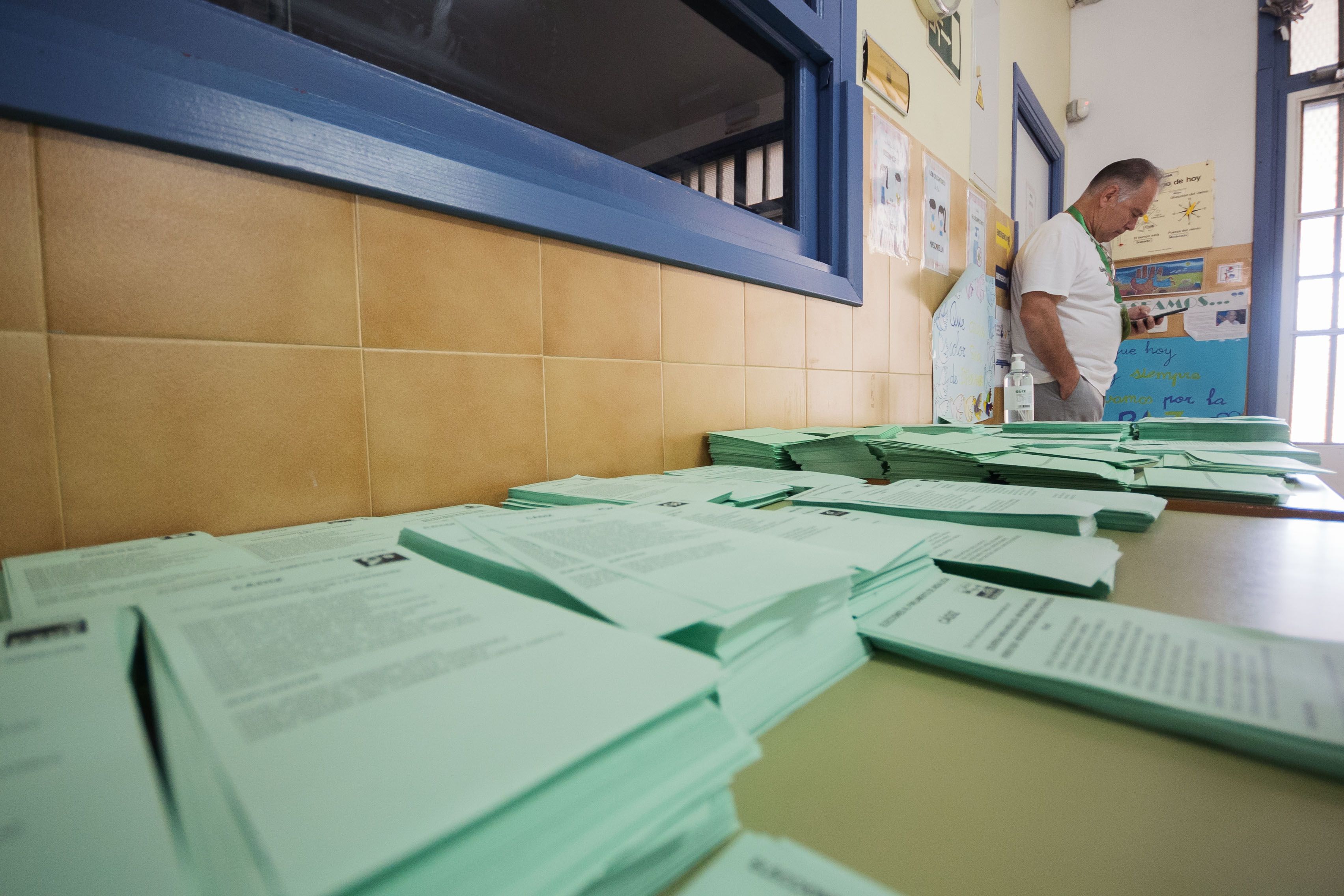 Papeletas en las elecciones andaluzas de 2022. - MANU GARCÍA