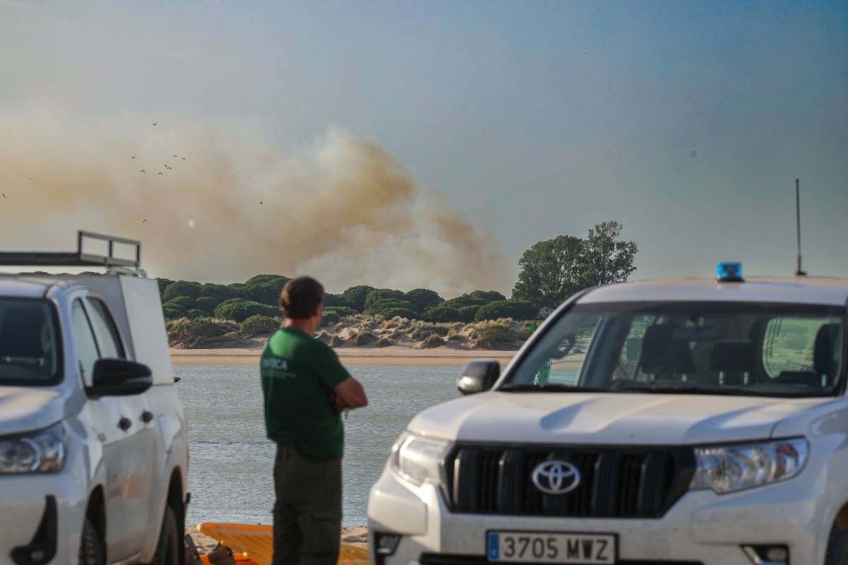 Médicos en 4x4 reforzarán la atención sanitaria a las hermandades del Rocío que vuelvan por la playa tras el incendio de Almonte 