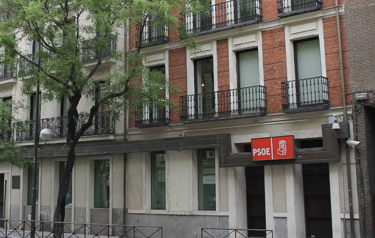 La UCO registra Ferraz en una investigación por la supuesta trama de financiación ilegal del PSOE