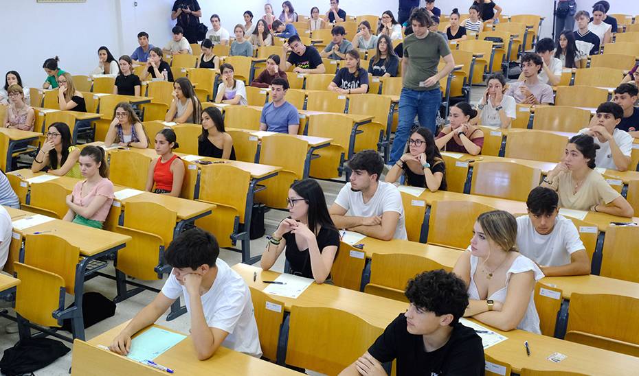 Aviso para los 'copiones': Andalucía usará detectores para localizar dispositivos prohibidos durante la PAU