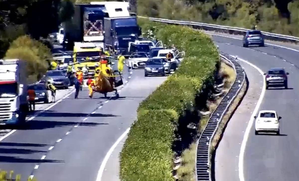 Accidente a la altura de El Cuervo y otro corte y retenciones en la AP-4 entre Cádiz y Sevilla