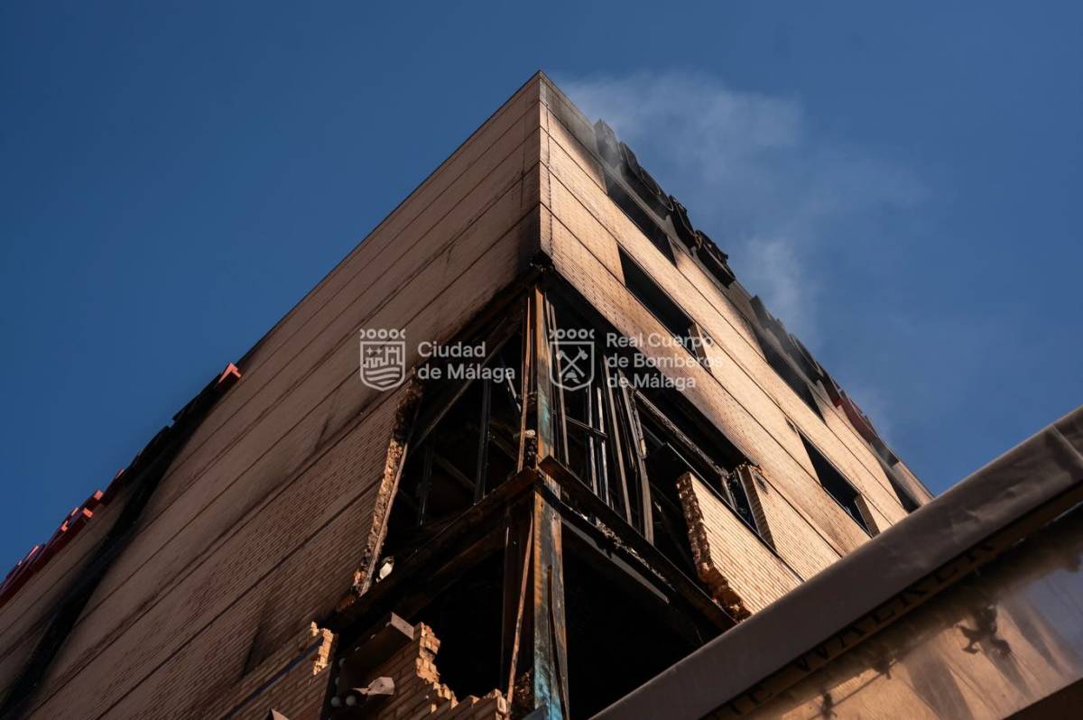 Exterior del edificio, tras el incendio en el hotel Ibis. - Exterior del edificio, tras el incendio en el hotel Ibis.