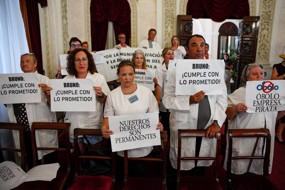 La ayuda a domicilio estalla en el pleno de Cádiz: trabajadoras acusan al Ayuntamiento de 