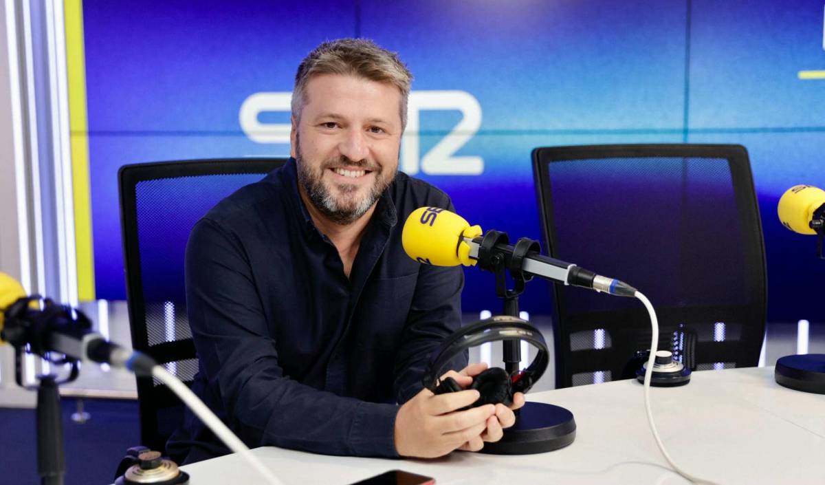 De 'Hora 25' a 'Hoy por hoy': Aimar Bretos será la voz que sustituya a Àngels Barceló en las mañanas de la SER