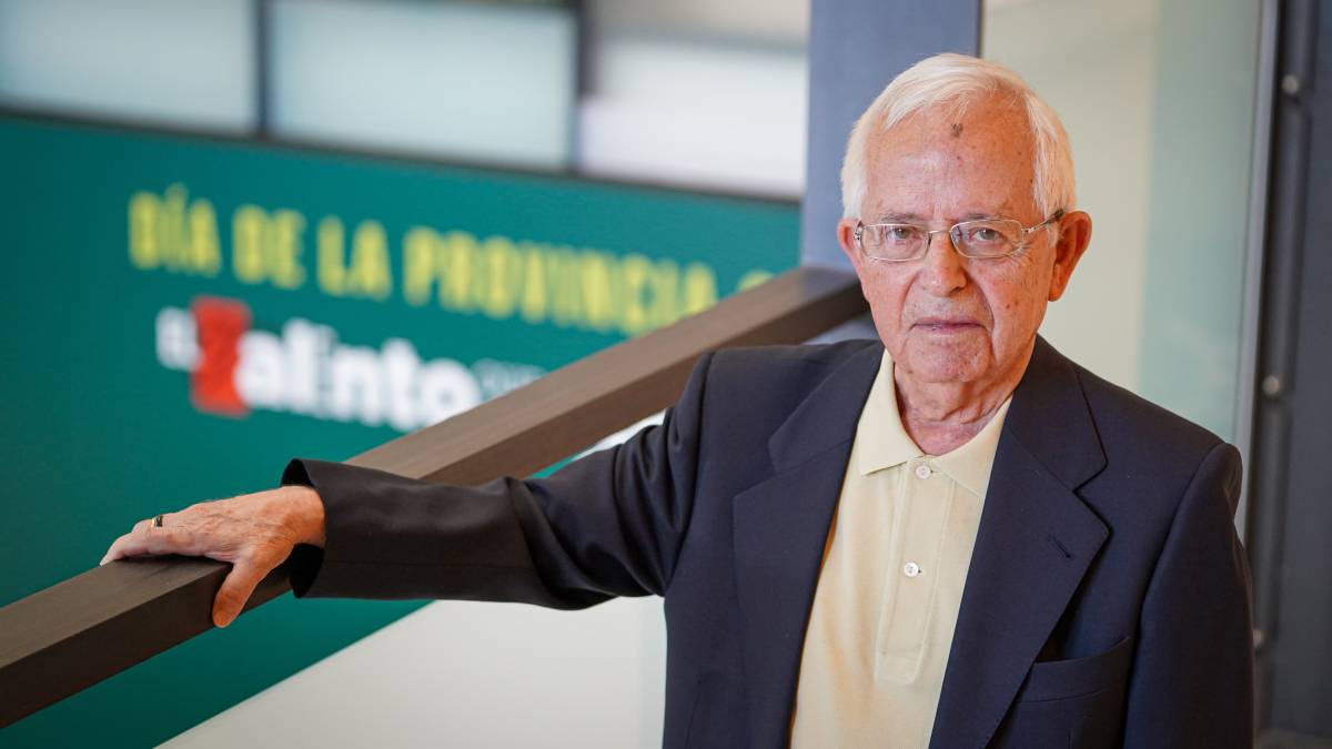 El cura obrero sevillano que se casó por su rebeldía y marchó por las fincas con los jornaleros: 