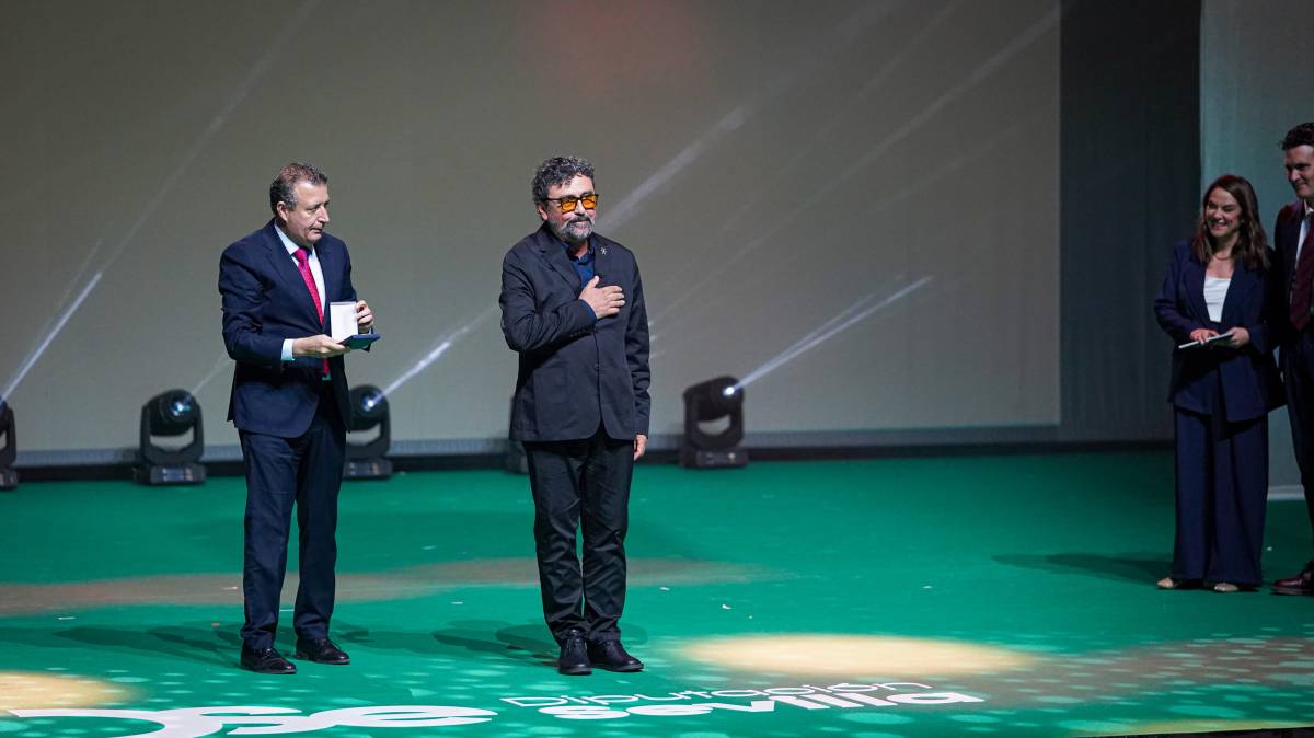 Paco Tous, medalla de oro de la provincia de Sevilla. - FERNANDO VÁZQUEZ
