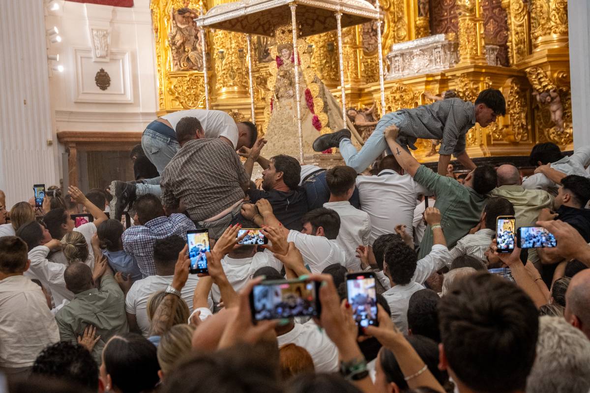 Rocío 2026: todas las imágenes del salto de la reja y de los primeros momentos de la procesión
