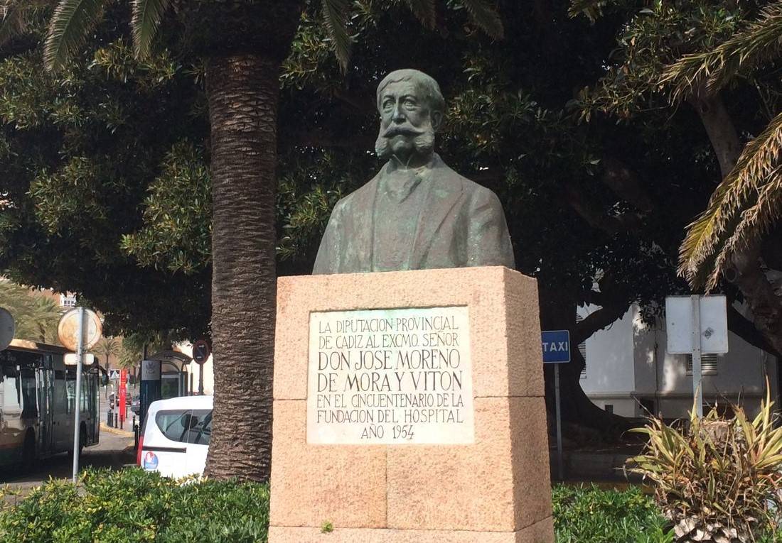 Monumento a José Moreno de Mora, vista frontal. - Monumento a José Moreno de Mora, vista frontal.