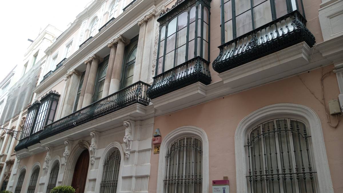 Fachada de la casa palacio de los Moreno de Mora en la calle Ancha de Cádiz. - Fachada de la casa palacio de los Moreno de Mora en la calle Ancha de Cádiz.