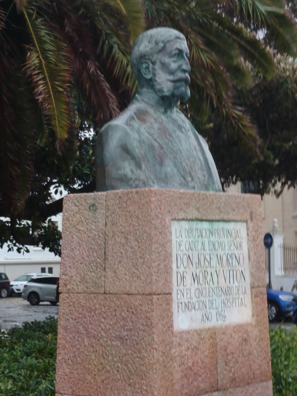 Monumento a José Moreno de Mora, vista angular derecha. - Monumento a José Moreno de Mora, vista angular derecha.