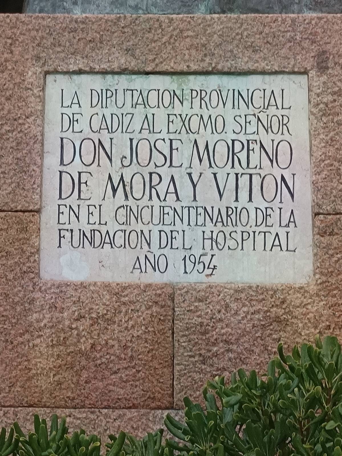 Monumento a José Moreno de Mora, detalle placa conmemorativa. - Monumento a José Moreno de Mora, detalle placa conmemorativa.