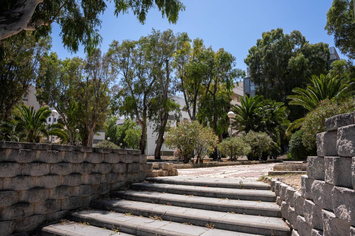 El gran cambio del antiguo Cementerio de los Ingleses de Cádiz, con parque infantil y zona deportiva
