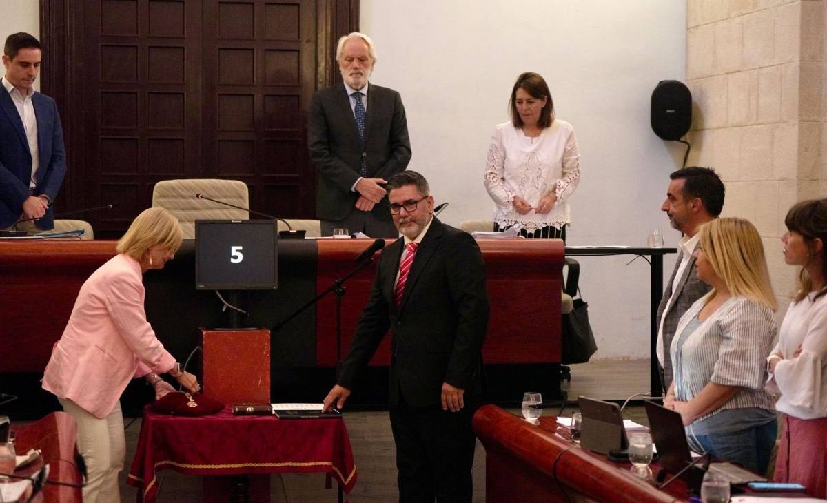 Alejandro Olivero toma posesión como nuevo concejal del PSOE en Jerez y refuerza el perfil combativo de la oposición