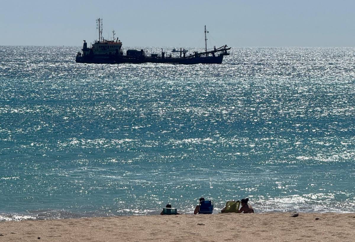 El Palmar recibe una inyección de arena histórica: más de 80.000 metros cúbicos para recuperar la playa de cara verano