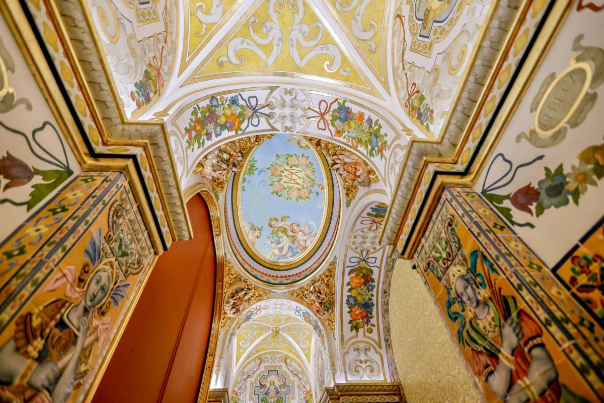 La Esperanza de Triana inaugura el nuevo camarín de la Virgen tras seis años de trabajos