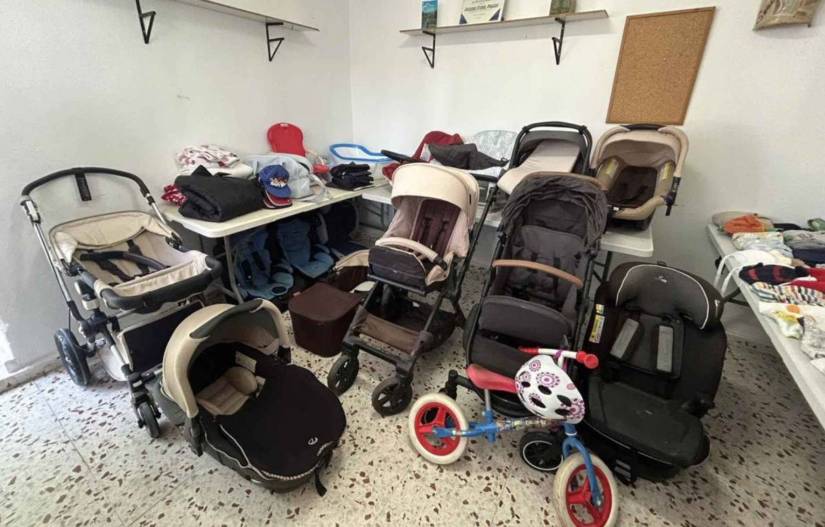Cunas, juguetes y carros de bebé gratis: la iniciativa solidaria de una ONG de Jerez