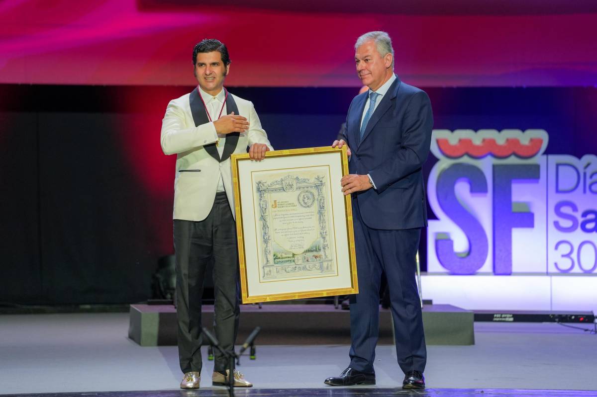Morante de la Puebla y Luis Gordillo ya son Hijos Predilectos de Sevilla: así celebra la ciudad el Día de San Fernando