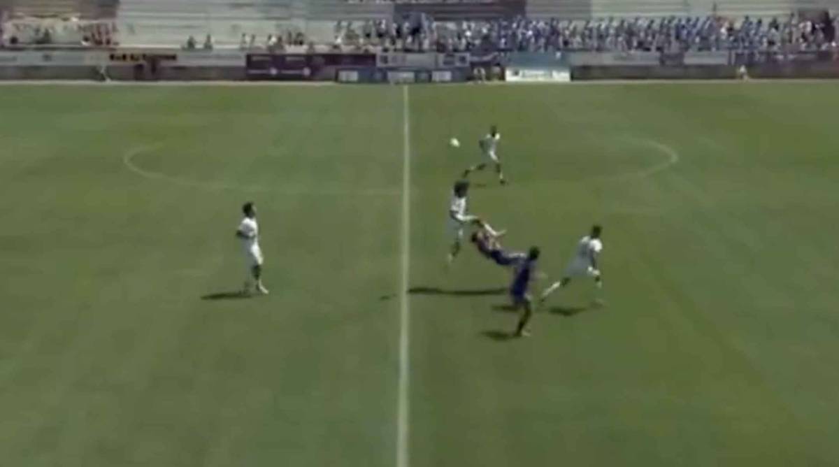Escalofriante entrada en un partido de ascenso a Primera RFEF: 