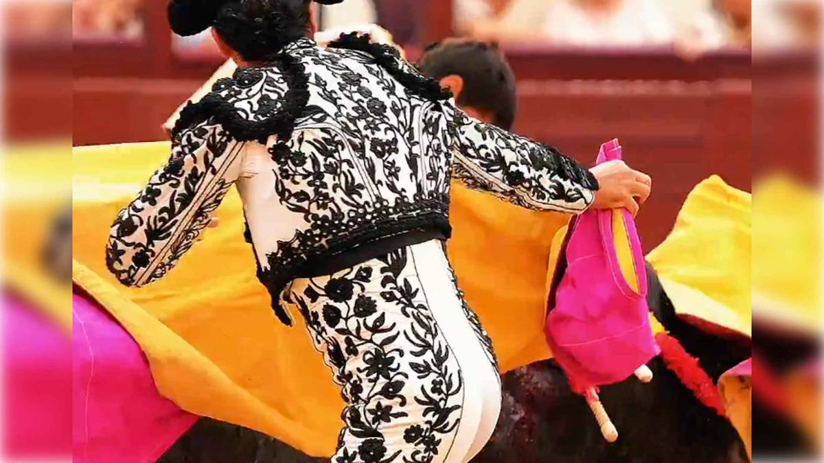 El torero Paco Ureña sufre una grave cornada en Las Ventas y acaba en la enfermería