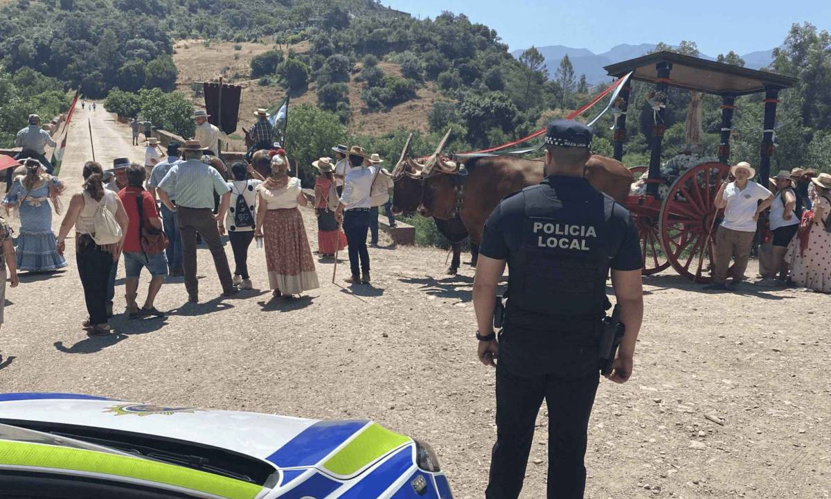 Un hombre ataca de forma violenta a varios trabajadores municipales durante la romería de Algodonales
