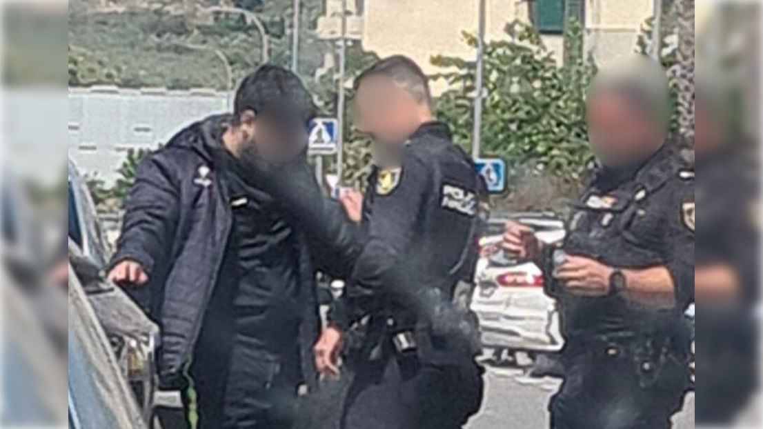 Tres implicados en un tiroteo entre clanes en Rota, cazados con dos escopetas cargadas en el escondite en el que llevaban un año