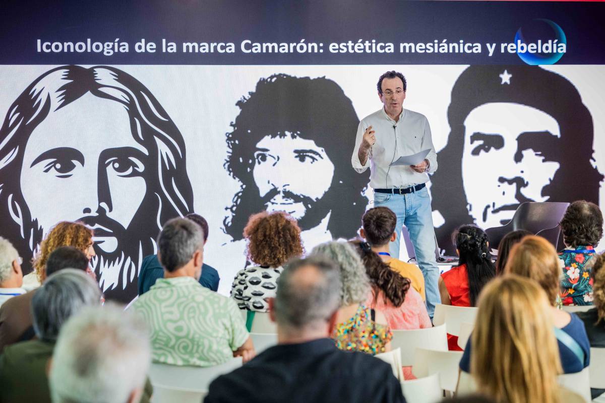 Francisco Perujo, durante su intervención en el congreso dedicado a Camarón de la Isla en San Fernando.
