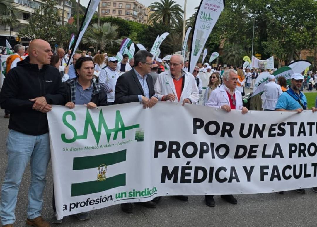 El PP y el Sindicato Médico Andaluz escenifican un acercamiento en pleno conflicto del sector con el Gobierno de España