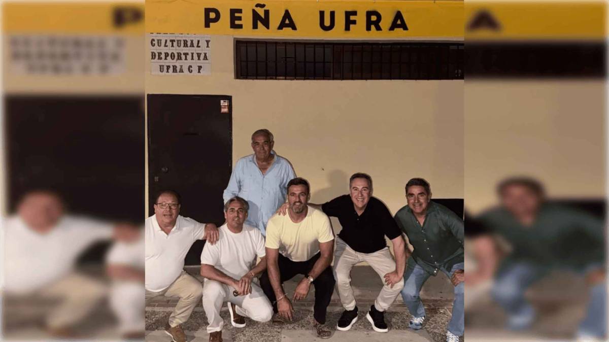 El viaje al pasado de Kiko Narváez delante la peña del club de La Granja que le vio nacer: 