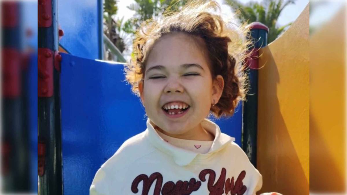 La historia de Gabriella, la 'pequeña guerrera' que no pierde nunca la sonrisa a pesar de su enfermedad ultrarrara