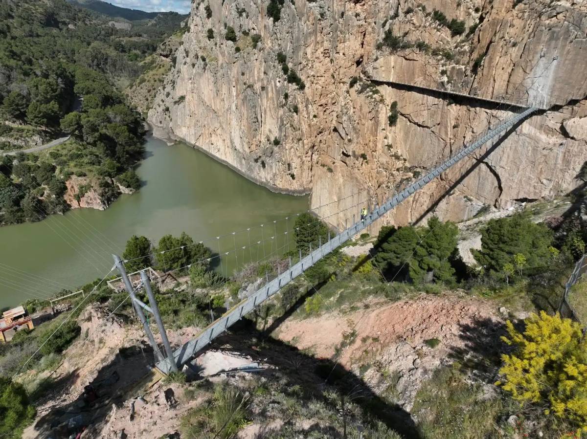 Así se ve el impactante nuevo puente de 110 metros del Caminito del Rey que se estrena este mes