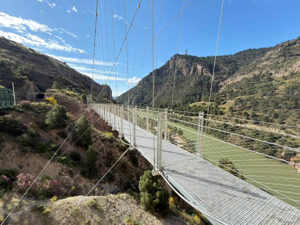 El puente colgante de 110 metros en el Caminito del Rey.