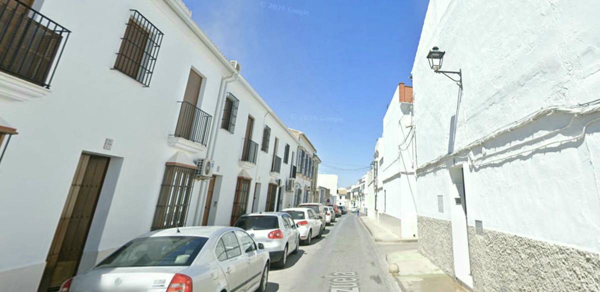 Apuñalado en plena calle en Osuna: buscan al agresor para esclarecer los motivos