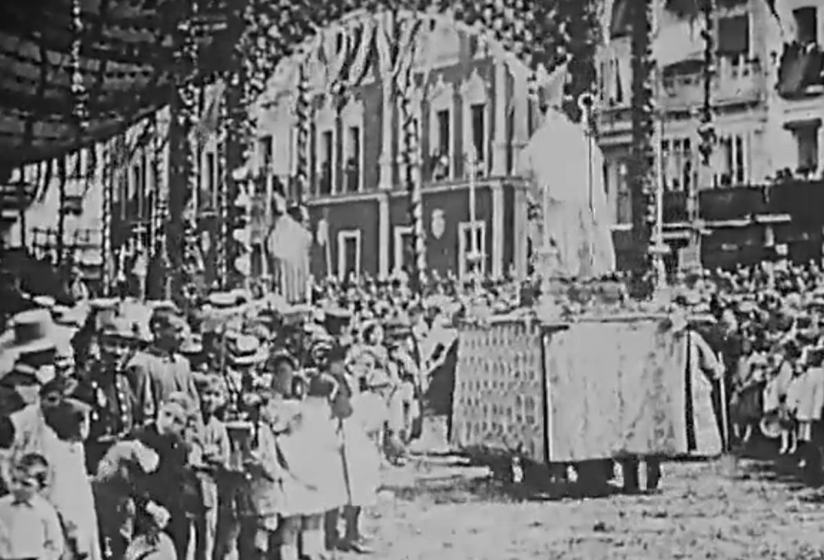 La procesión del Corpus Christi en Sevilla en 1924. - Pathé Baby Collection