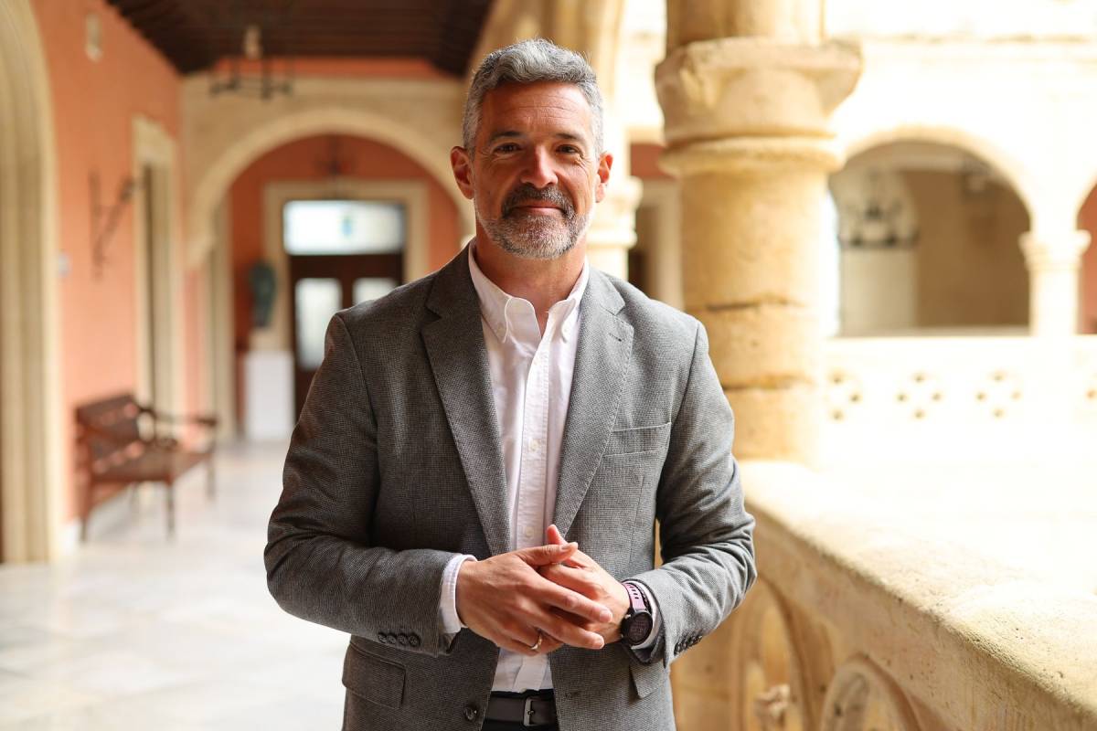 IU critica el proceso de contratación 