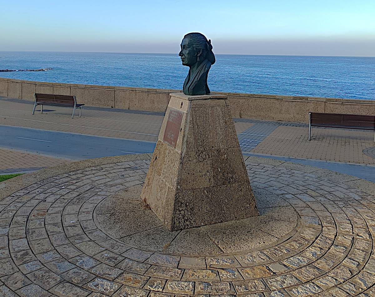 Monumento a La Perla de Cádiz, vista angular izquierda.