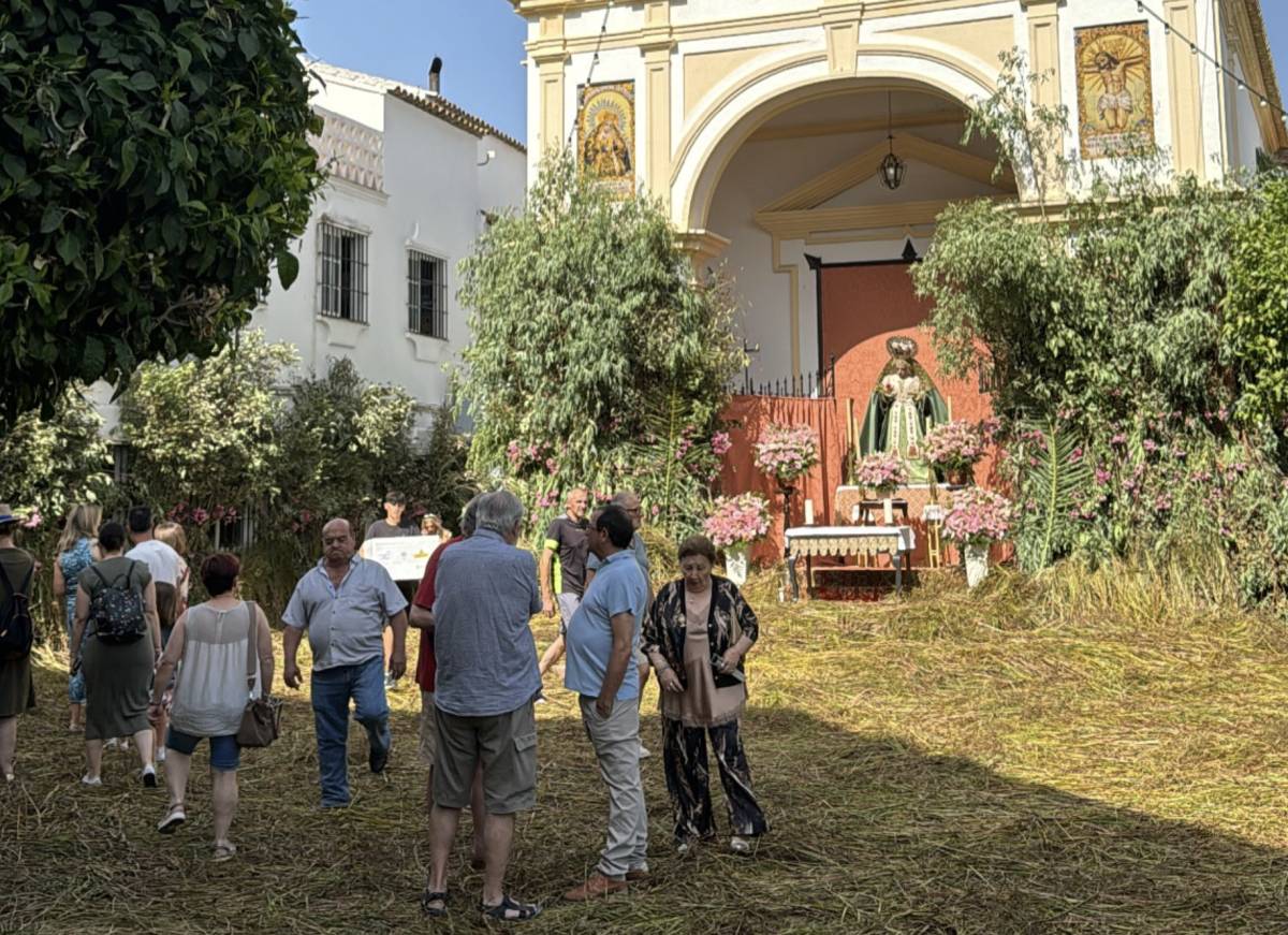 Cuatro días de Corpus Christi en Zahara de la Sierra: flores en las calles, DJs y cachiporras