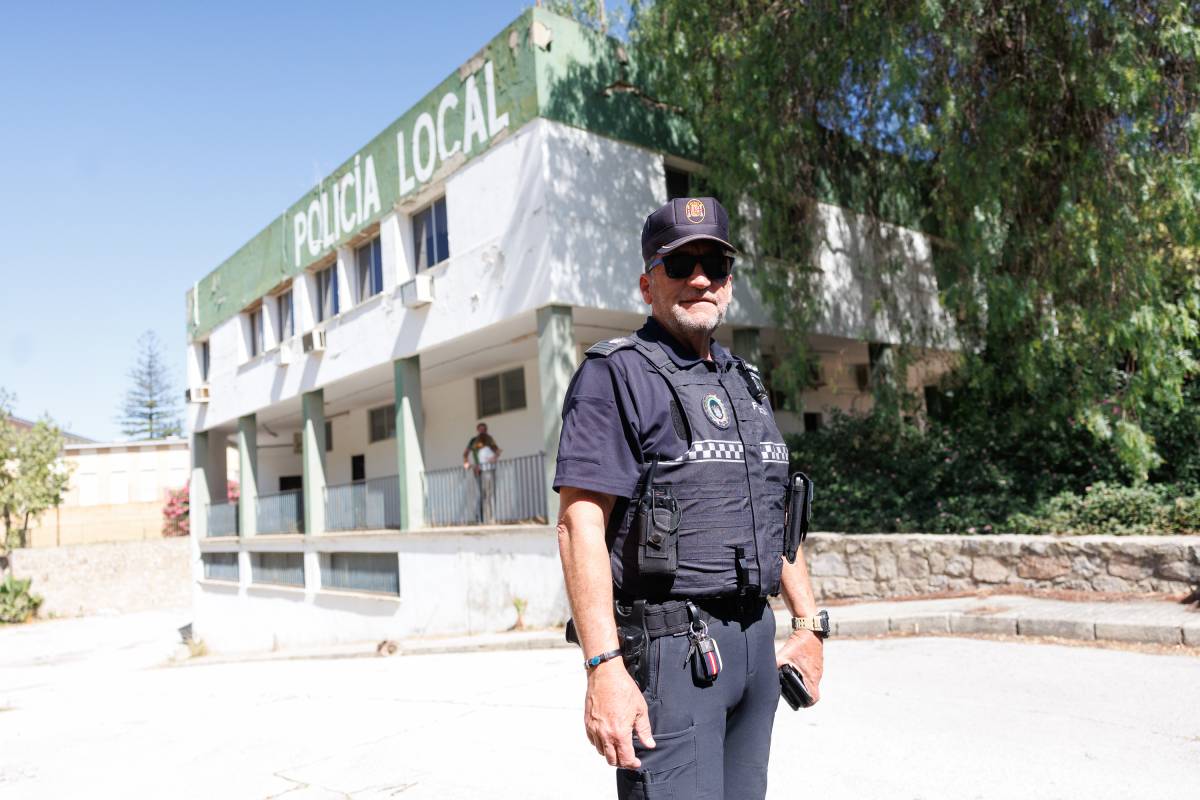 El inspector Crespo de la Policía Local de Jerez vuelve a su 'casa' del Almendral con recuerdo a Tundidor: "Aunque me veas duro, soy un poco llorón"