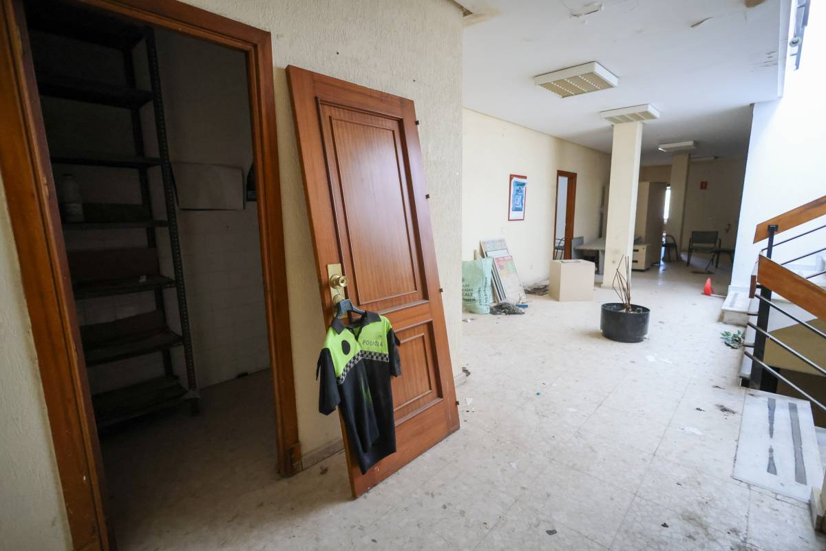 Las obras de  la antigua Jefatura de la Policía Local comienzan a transformar el edificio de El Almendral  