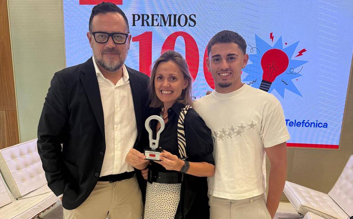 Una familia de Jerez patenta unos 'tirantes' para transportar prendas con las manos libres y se lanza al mercado nacional