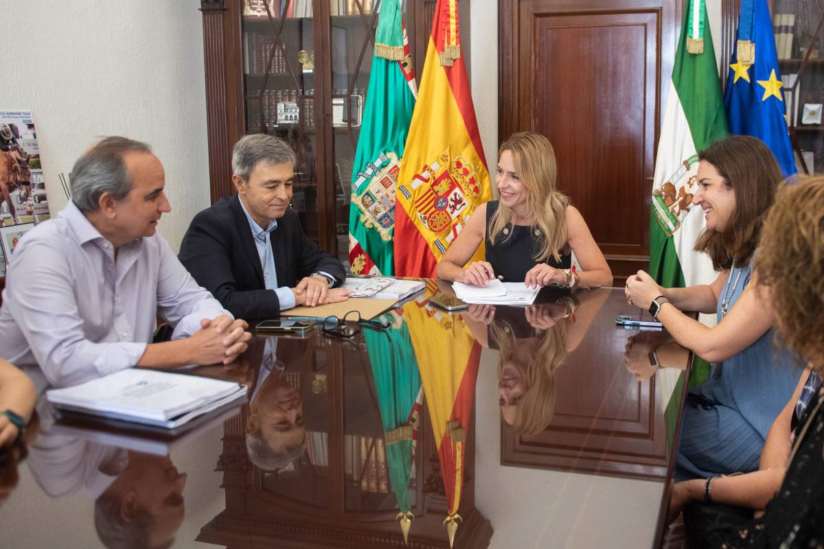 Diputación estudia el proyecto de residencia para personas con discapacidad grave en la Sierra de Cádiz, impulsada por Upace