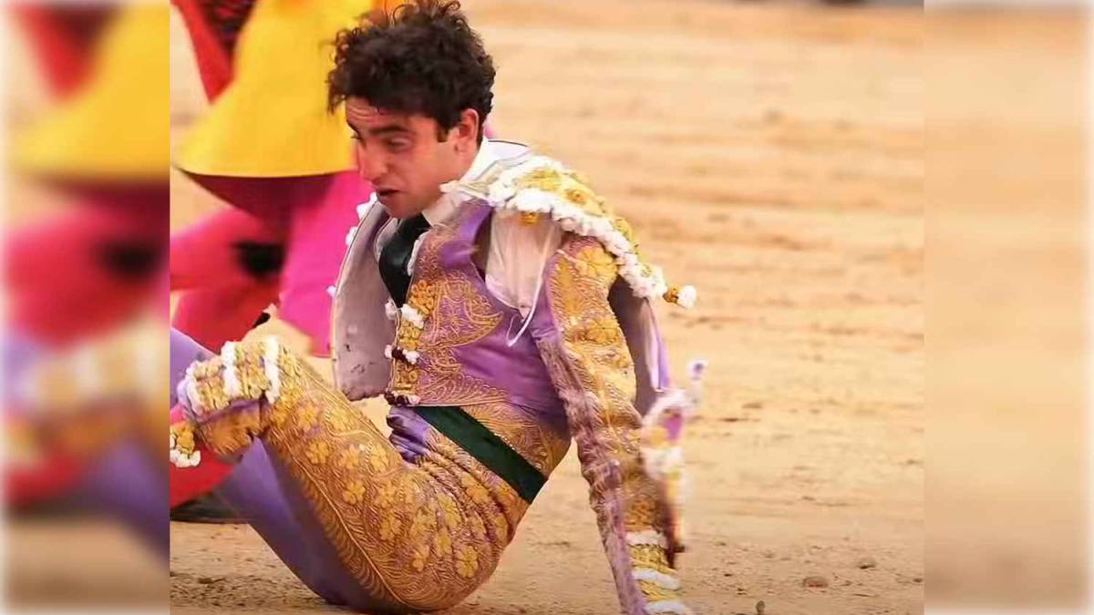 Espeluznante cogida en Las Ventas: un toro voltea a Víctor Hernández y lo arrastra varios metros
