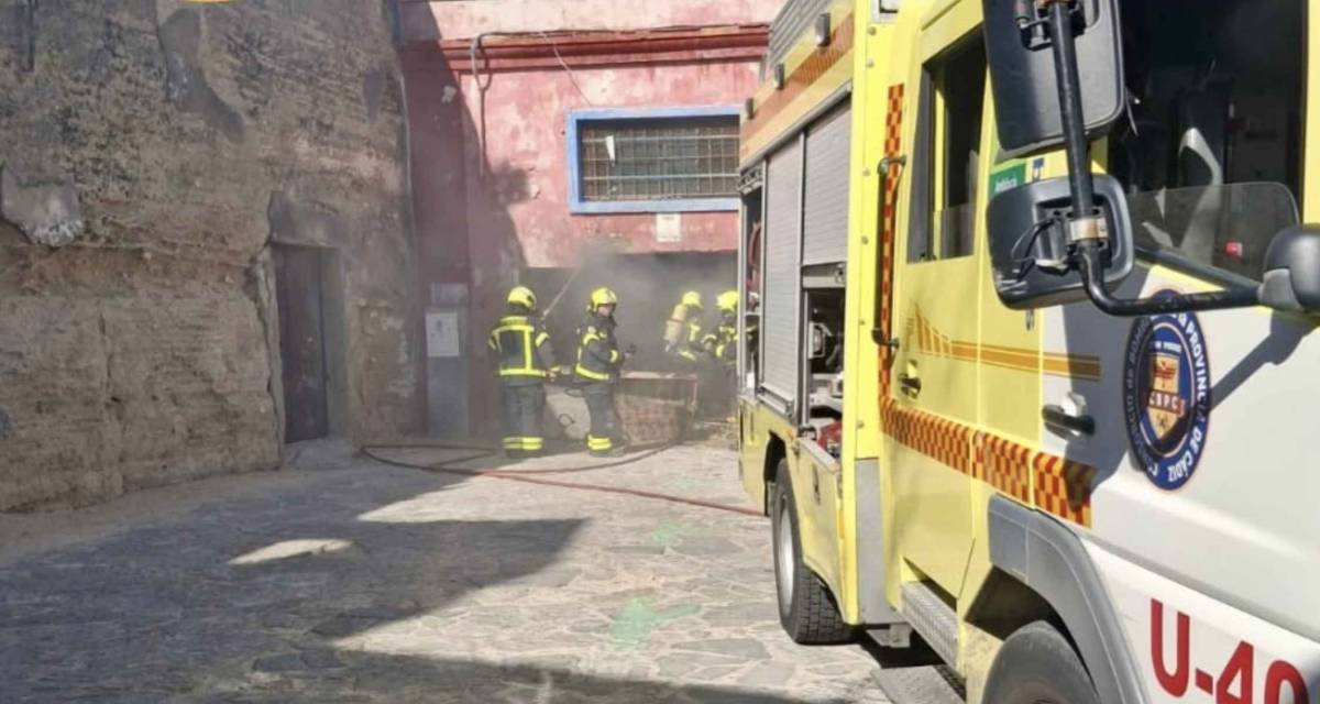 Incendio en Jerez en un local abandonado de la calle Muro