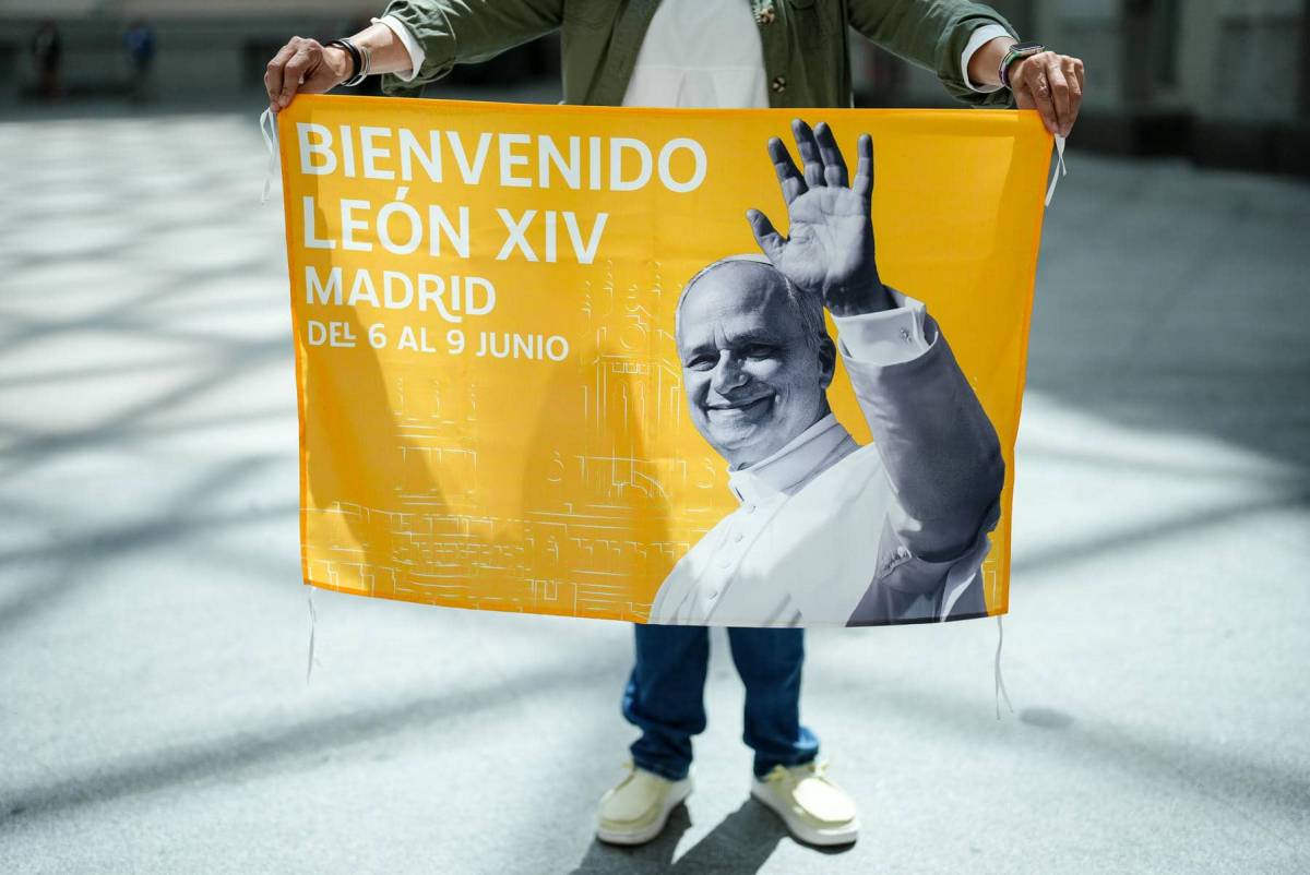 Una banderola de León XIV en Madrid.