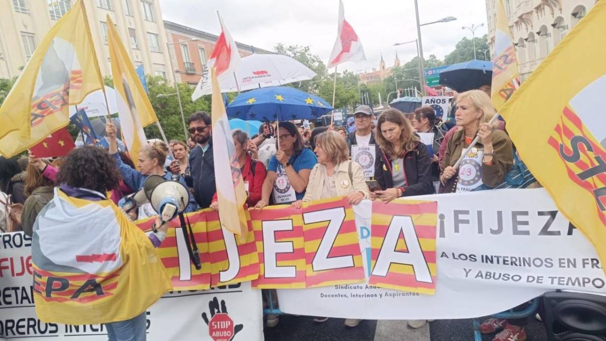 Nuevo golpe para los interinos: el Gobierno pide tiempo a Bruselas para librarse de sanciones por el abuso de temporalidad