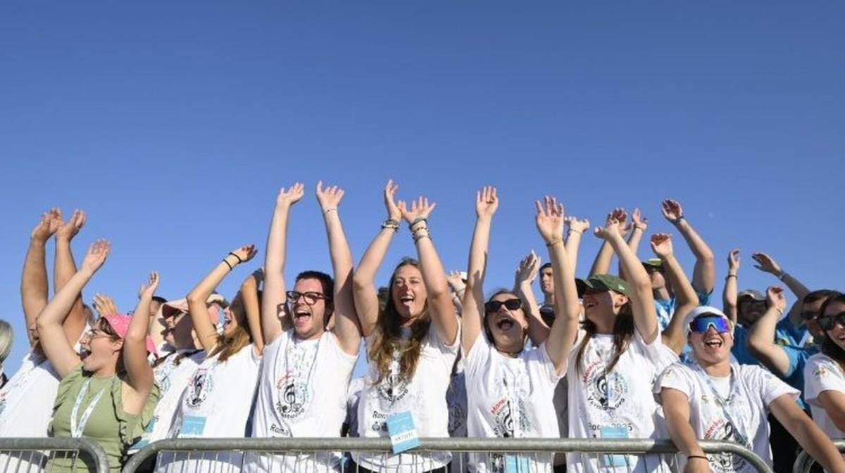 Más de 10.000 jóvenes andaluces viajan a Madrid para 'acompañar' al Papa León XIV