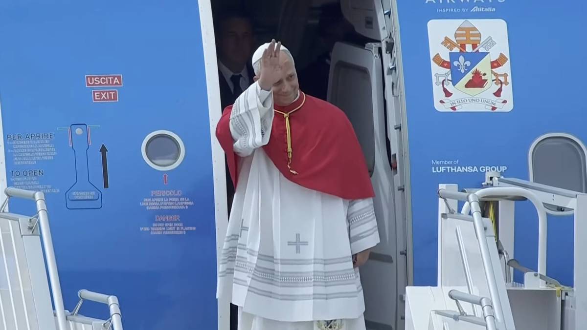 El Papa ya está en España: así ha sido la llegada 'puntual' de León XIV a Madrid